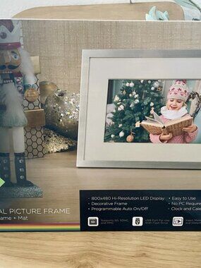 SALE! NEW Polaroid 7" Hi Resolution Digital Picture Frame - SILVER PDF-700SL